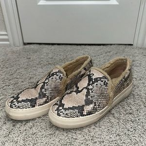 Vince Camuto New Katerinda Shearling Fur Lined Slip On Snakeskin Sneaker